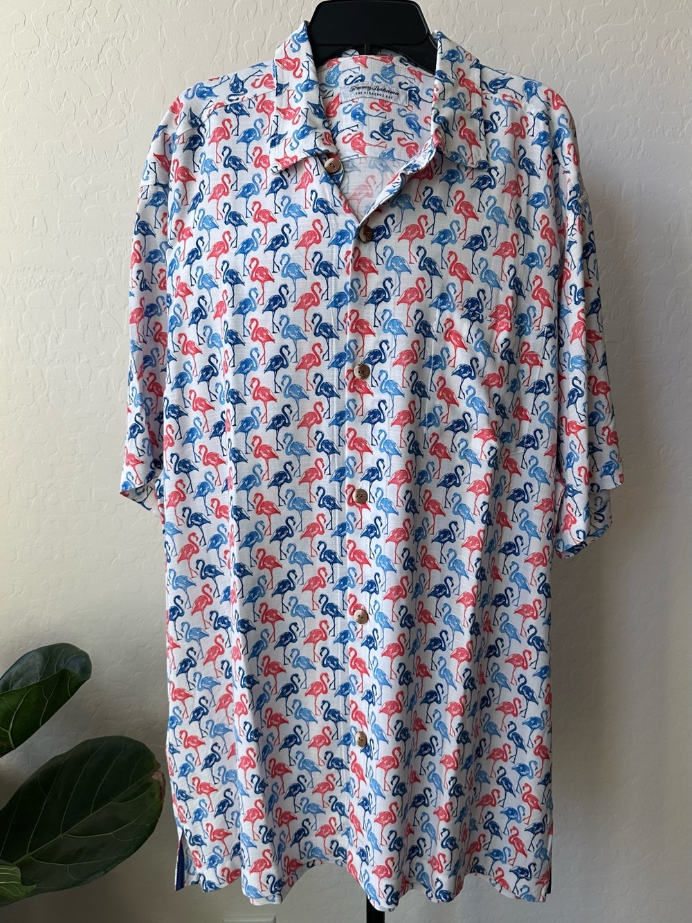 NWT Tommy Bahama  The Veracruz Cay Flamingo Mingle White Button Shirt Size L